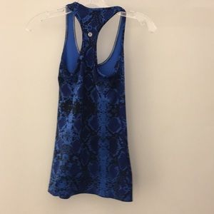 lululemon athletica Tops - Lululemon blue snakeskin tank top sz4 64579 lululemon athletica Tops - Lululemon blue snakeskin tank top sz4 64579